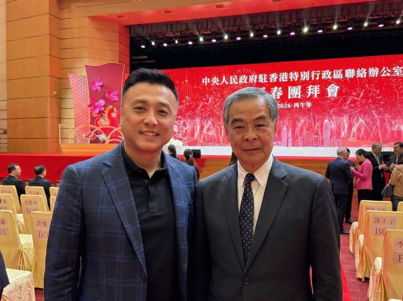 柳崎峰教授與全國政協副主席梁振英合影